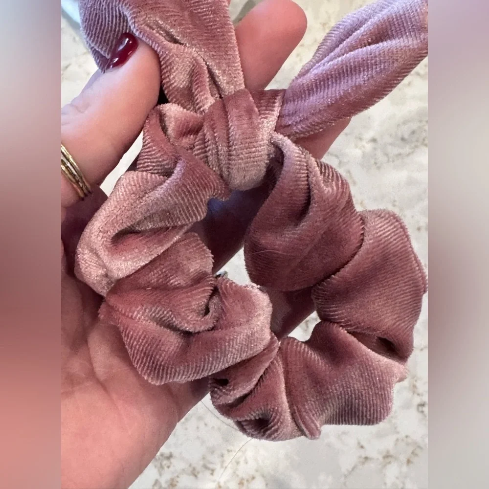 Free people, 2 Pink and Gray Scrunchie Set
